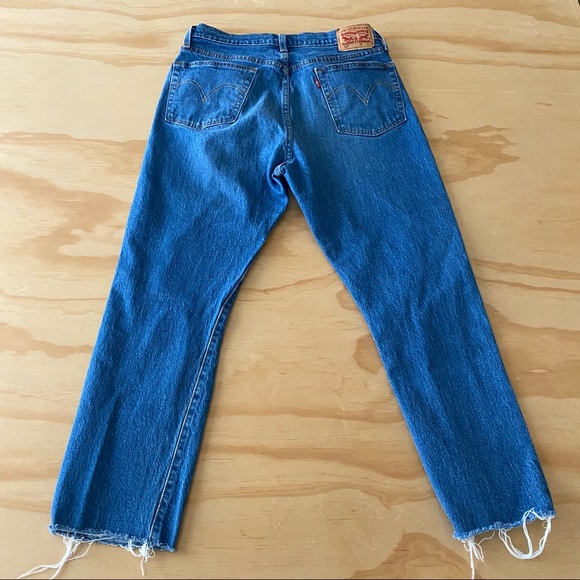 Levi's 501 Womens Distressed Button Fly Raw Hem Medium Wash Jeans Size 30 - Picture 5 of 10